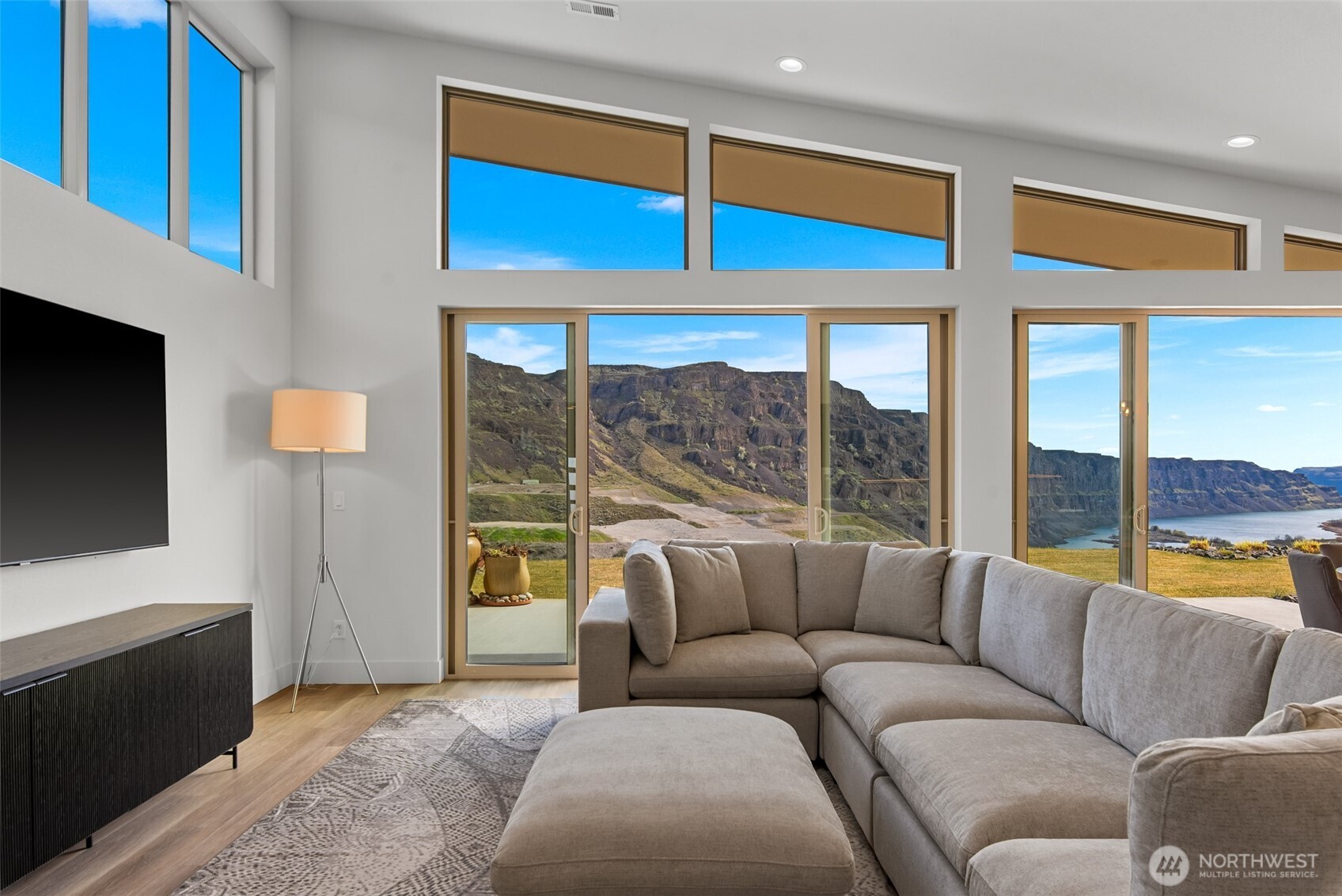 9773 Ridgeview Drive NW, Quincy, WA 98848