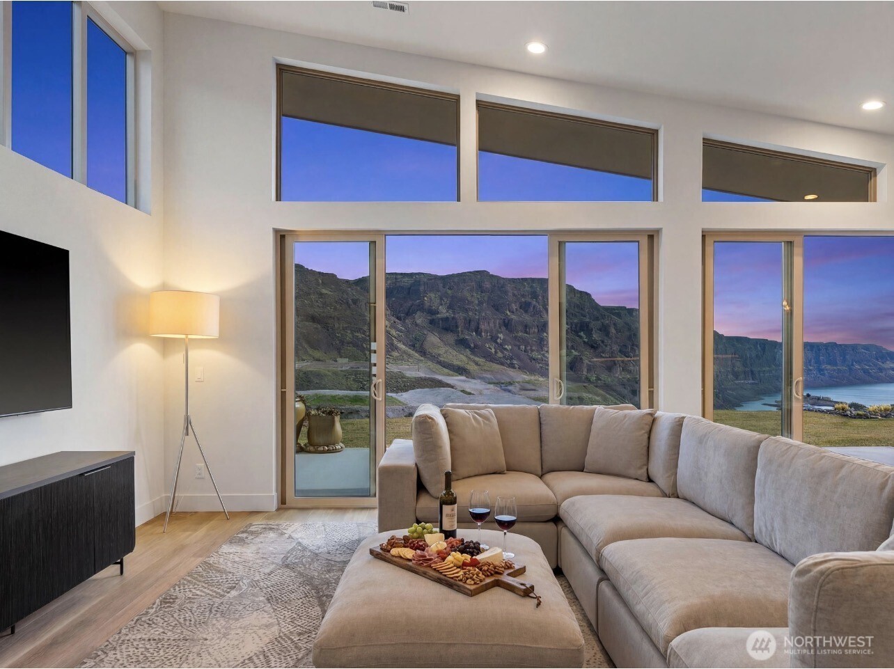 9773 Ridgeview Drive NW, Quincy, WA 98848