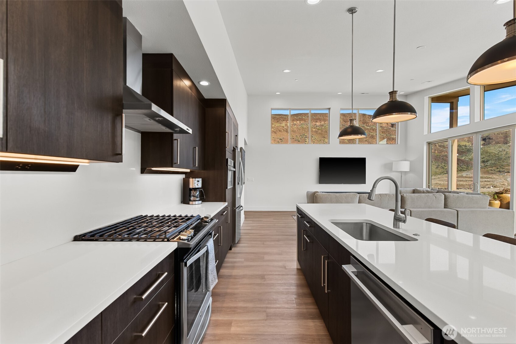 9773 Ridgeview Drive NW, Quincy, WA 98848