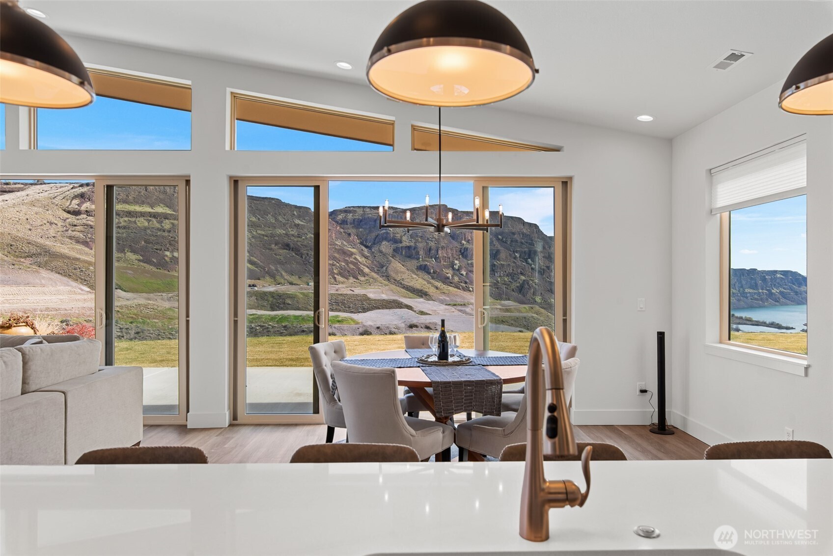 9773 Ridgeview Drive NW, Quincy, WA 98848