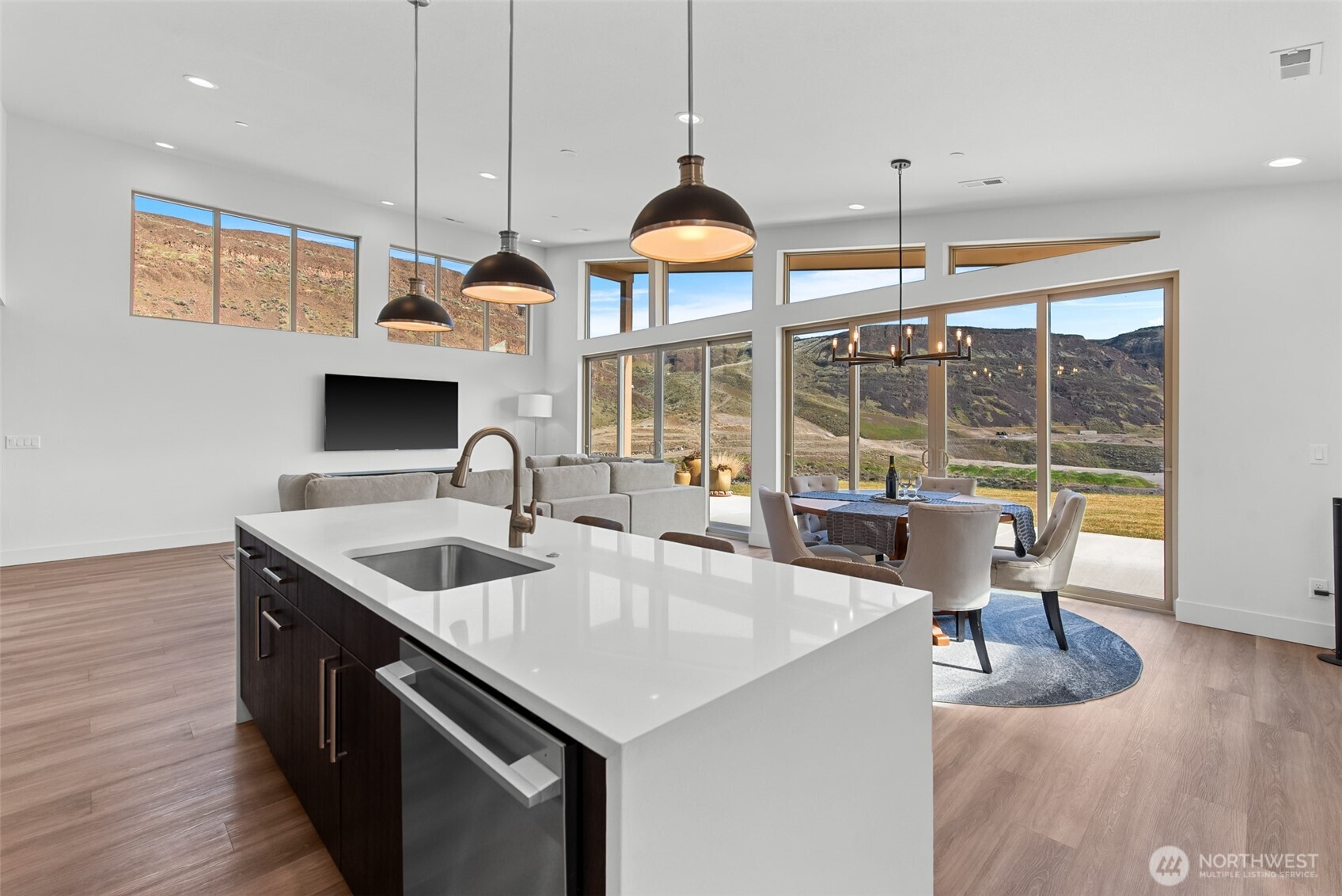 9773 Ridgeview Drive NW, Quincy, WA 98848