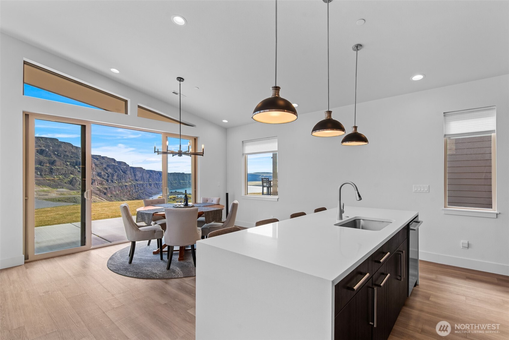 9773 Ridgeview Drive NW, Quincy, WA 98848