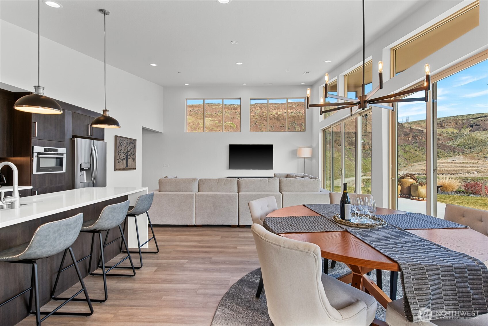 9773 Ridgeview Drive NW, Quincy, WA 98848