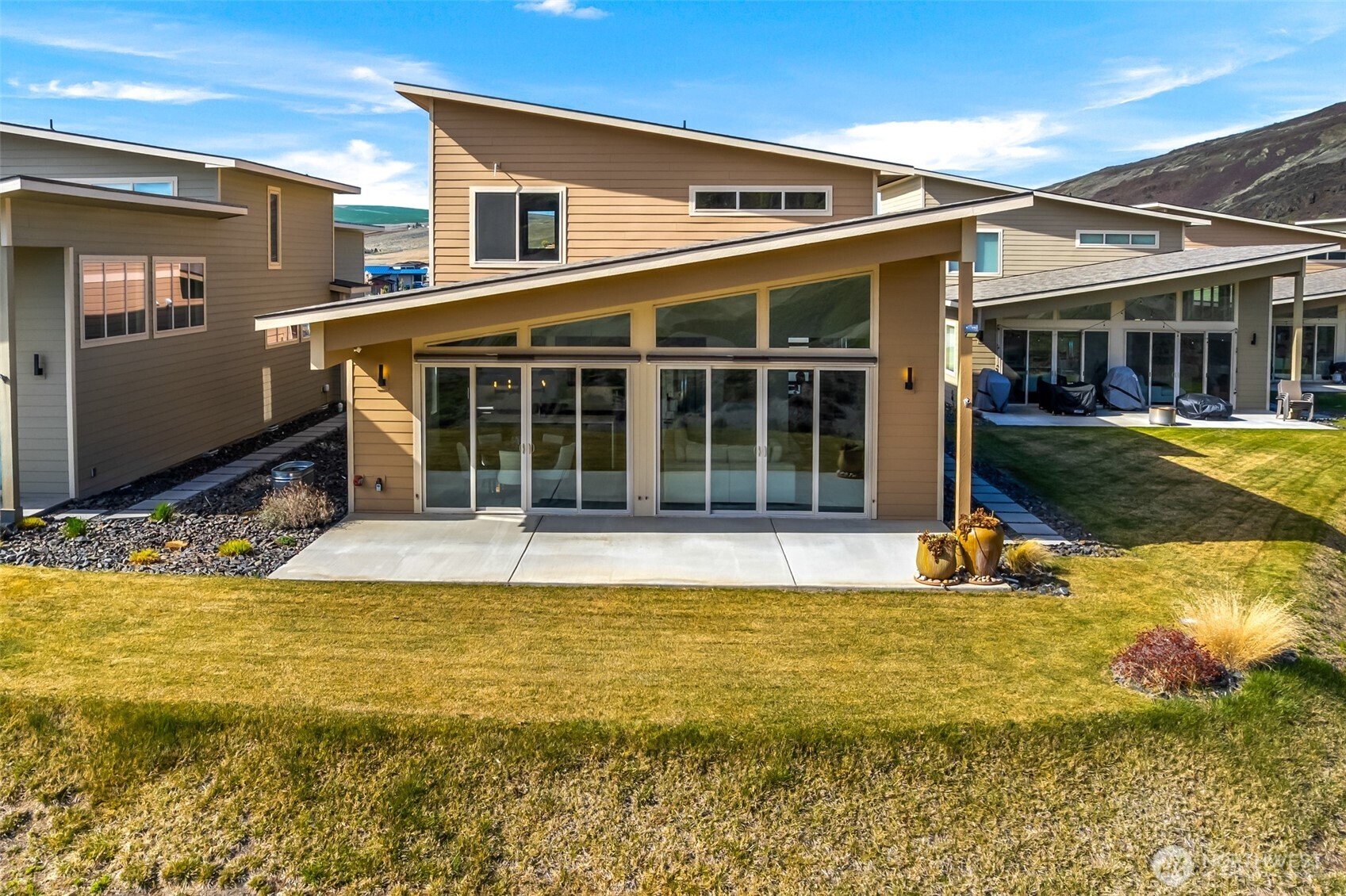 9773 Ridgeview Drive NW, Quincy, WA 98848