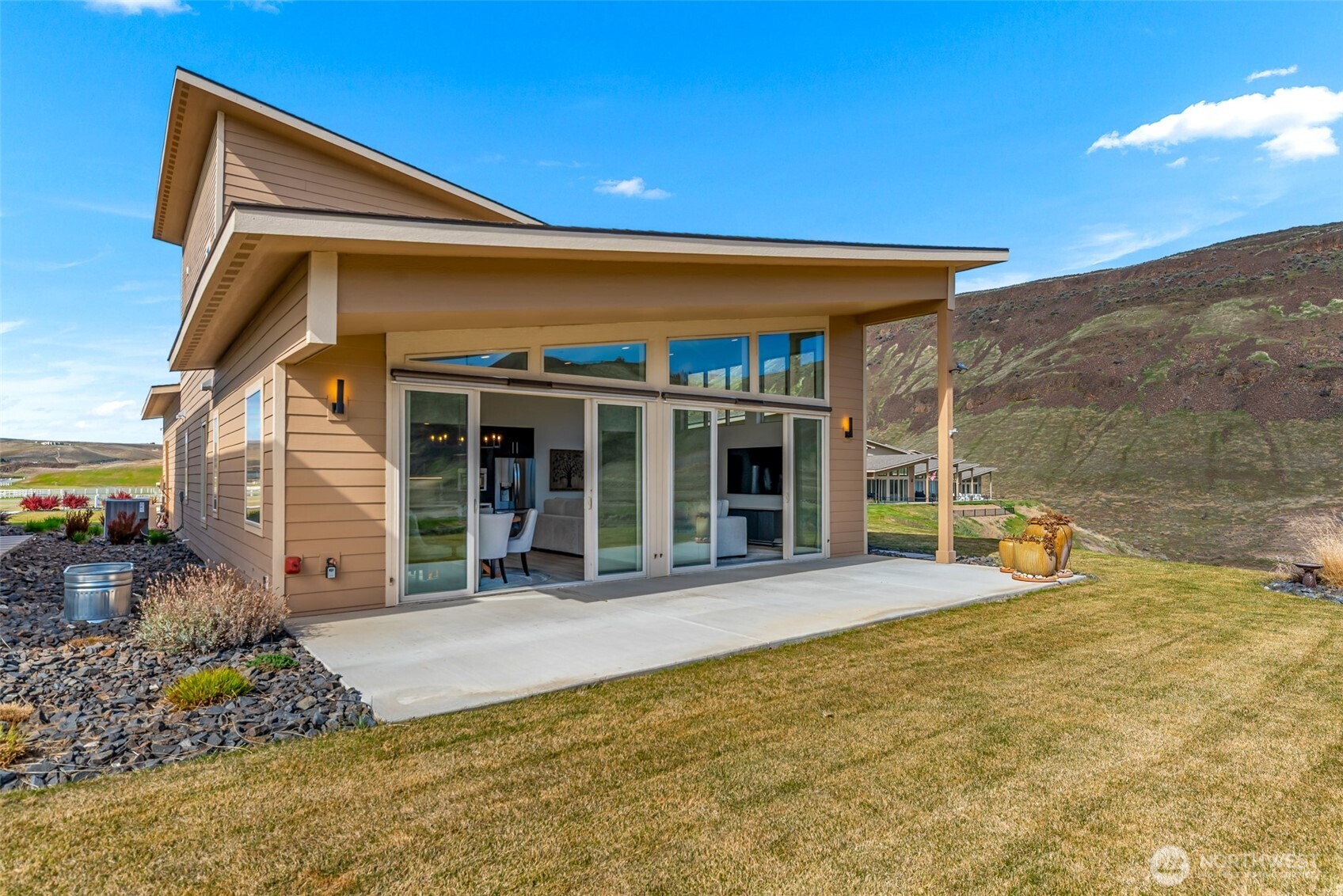 9773 Ridgeview Drive NW, Quincy, WA 98848