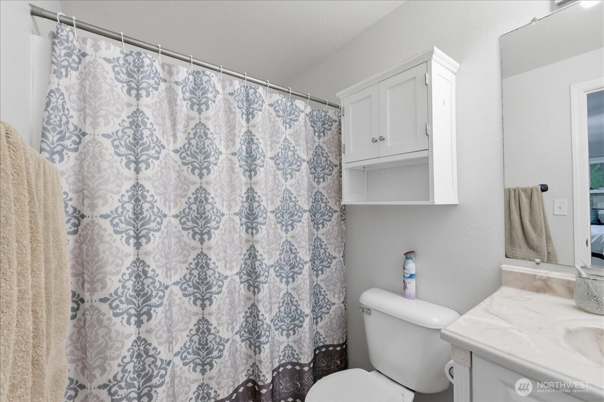 8531 Lake Forest Drive SE, Lacey, WA 98503