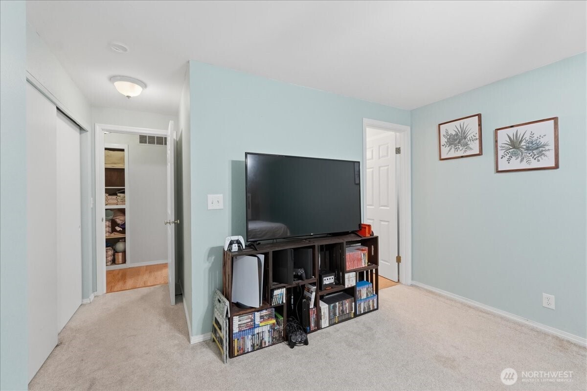 8531 Lake Forest Drive SE, Lacey, WA 98503