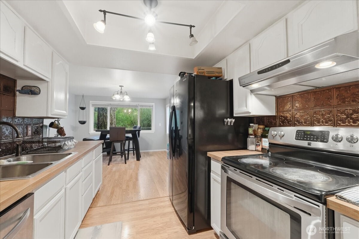 8531 Lake Forest Drive SE, Lacey, WA 98503