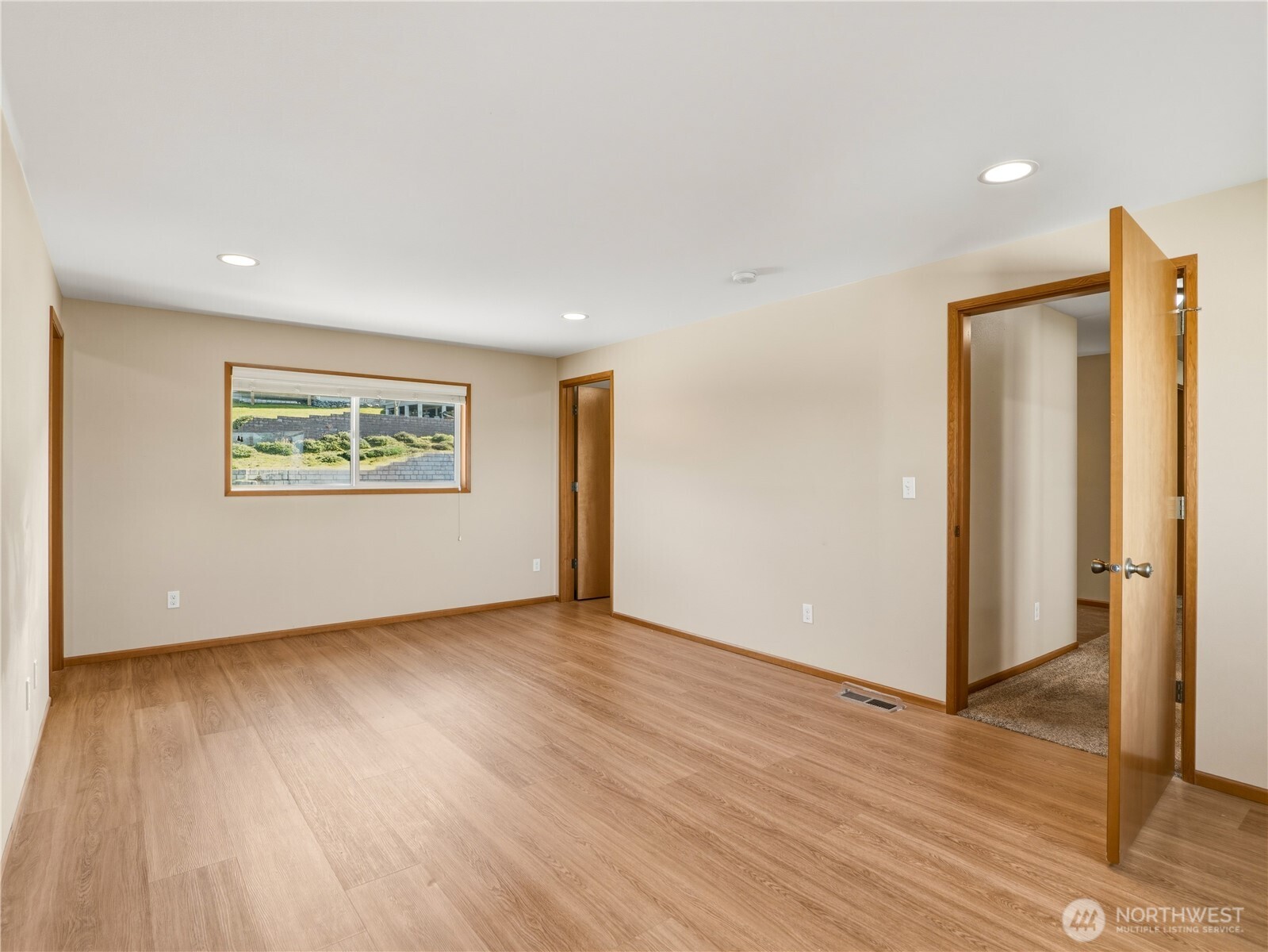 704 Flintstone Drive , Camano Island, WA 98282