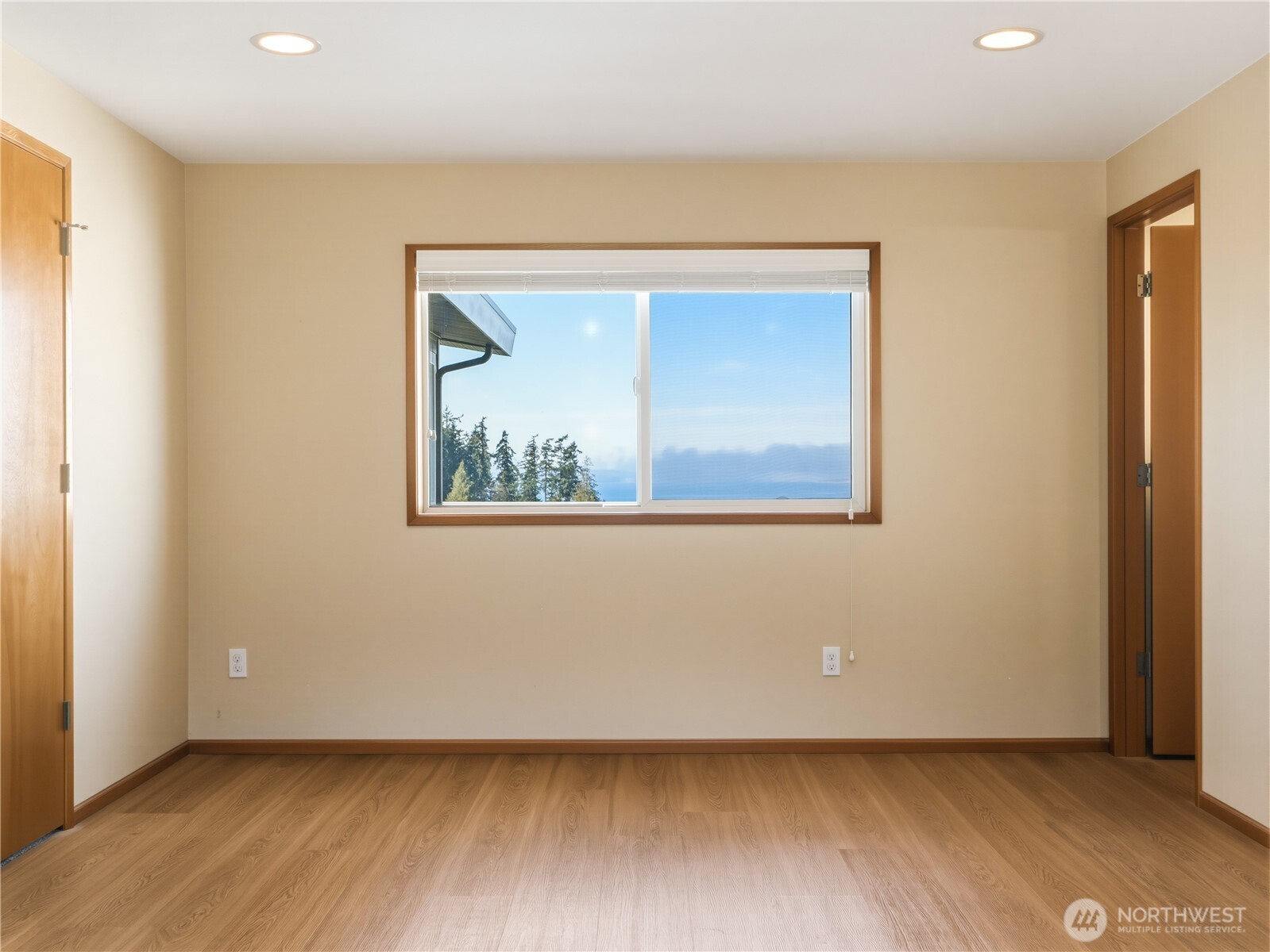 704 Flintstone Drive , Camano Island, WA 98282