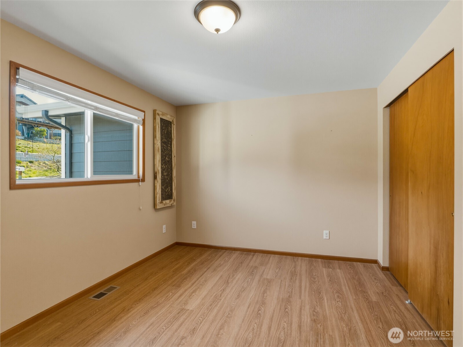 704 Flintstone Drive , Camano Island, WA 98282