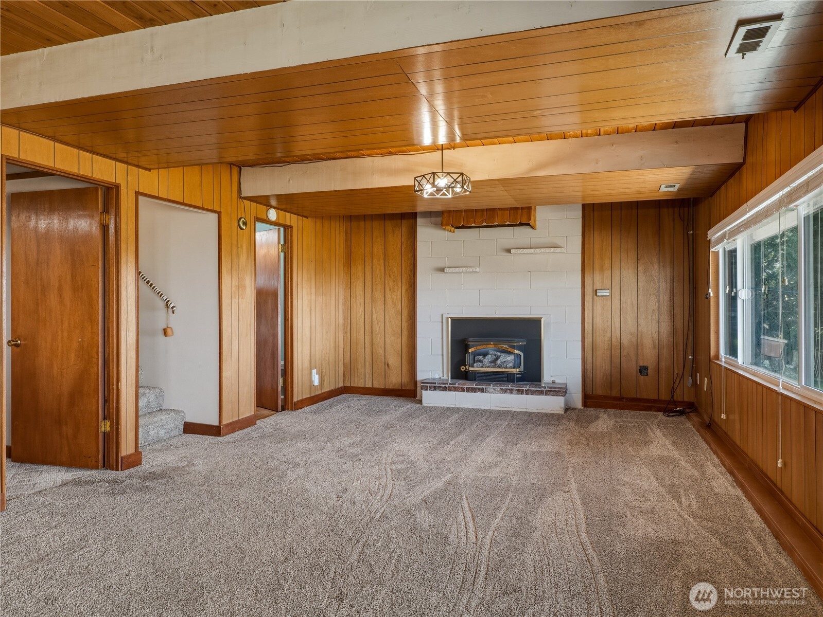 704 Flintstone Drive , Camano Island, WA 98282