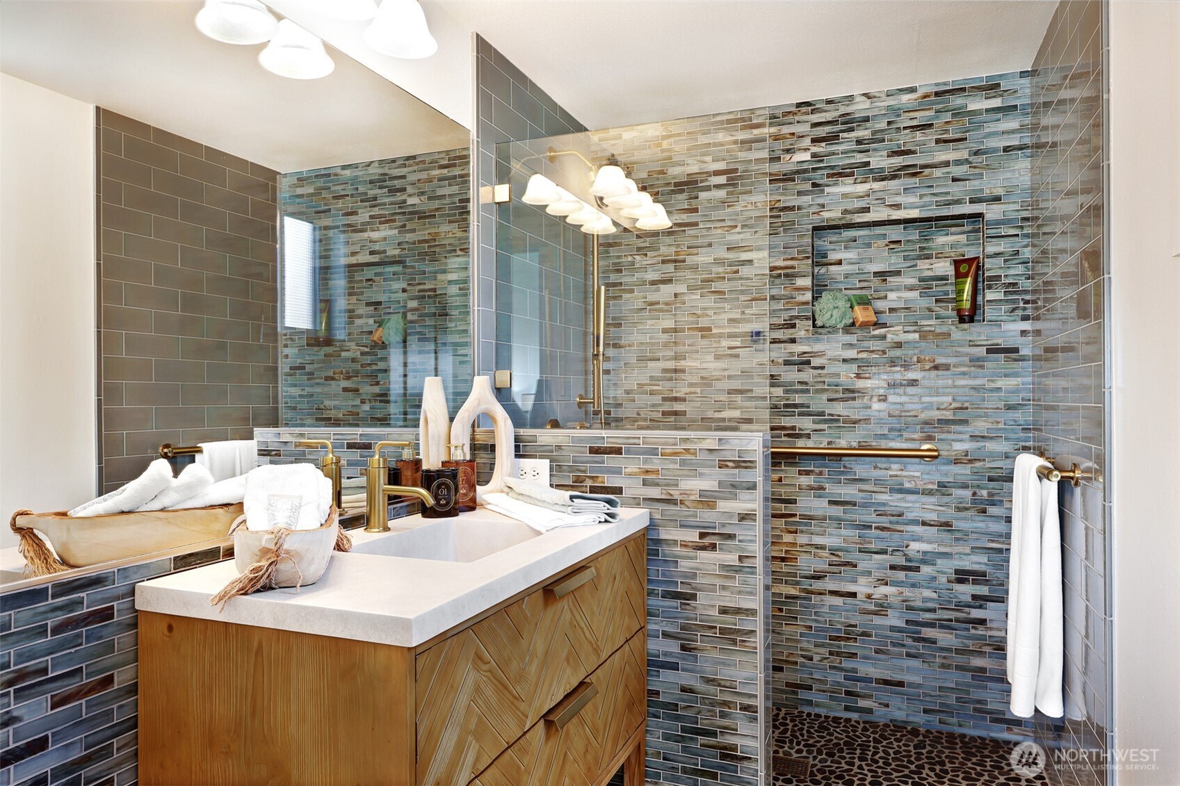 1818 Bigelow Avenue N #301, Seattle, WA 98109