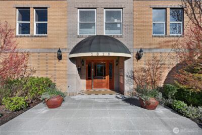 1818 Bigelow Avenue N #301, Seattle, WA 98109 - Photo 2