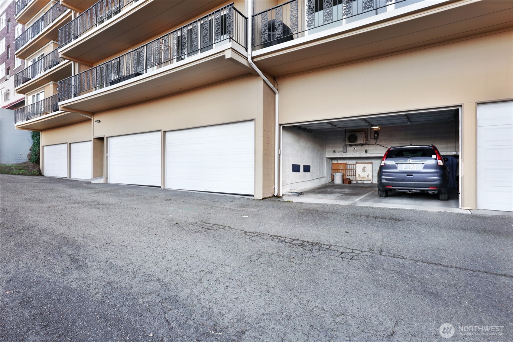 1818 Bigelow Avenue N #301, Seattle, WA 98109