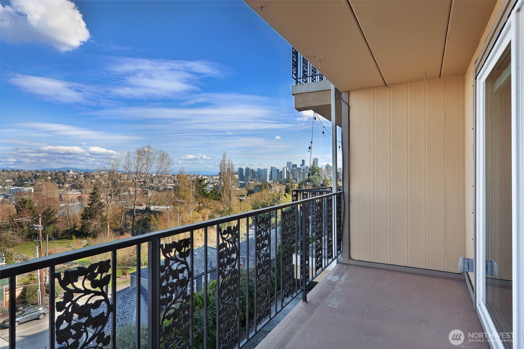 1818 Bigelow Avenue N #301, Seattle, WA 98109