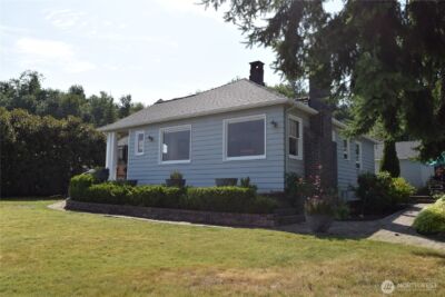 3538 Beach Drive E, Port Orchard, WA 98366-8136