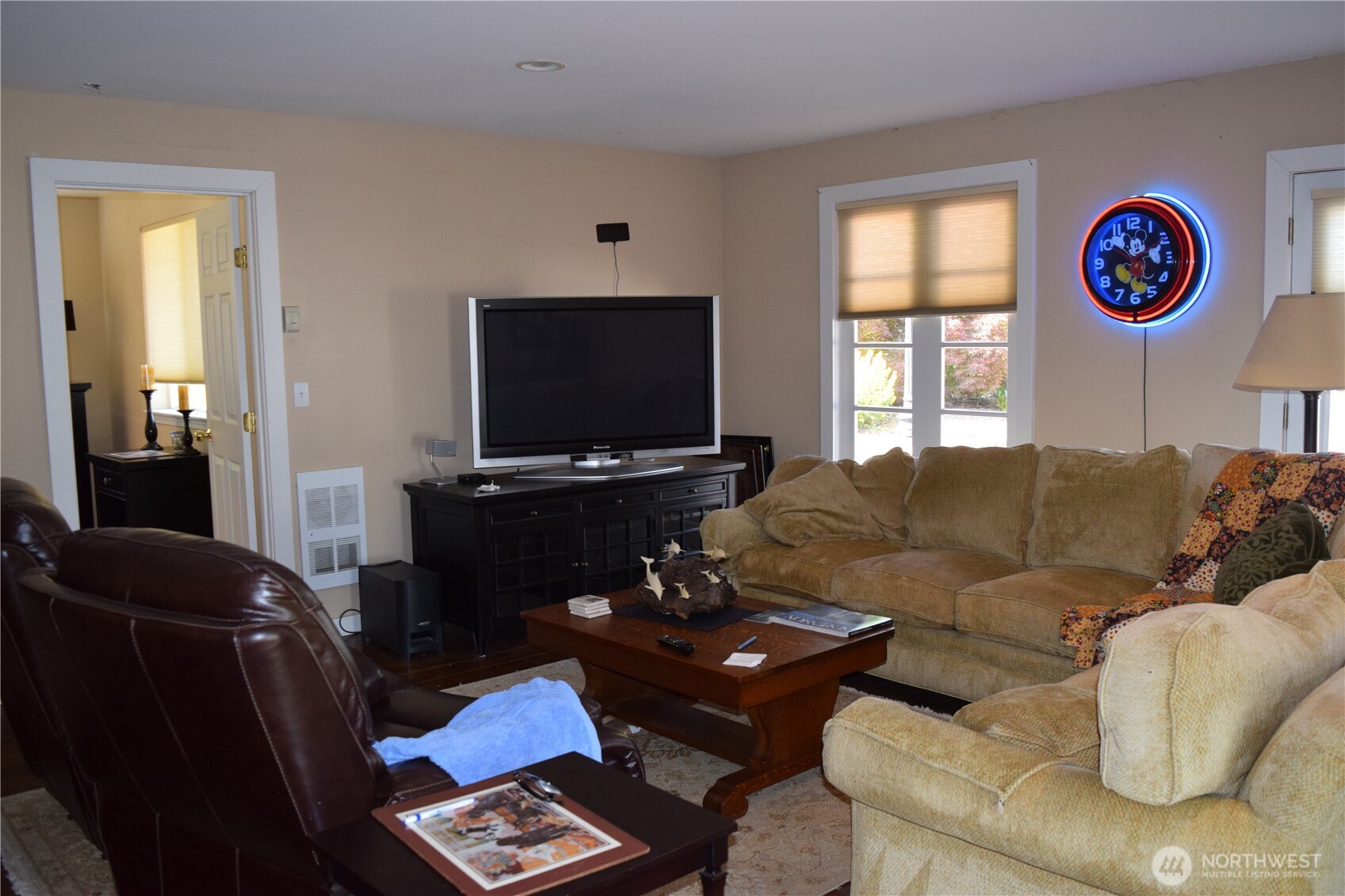 3538 Beach Drive E, Port Orchard, WA 98366-8136
