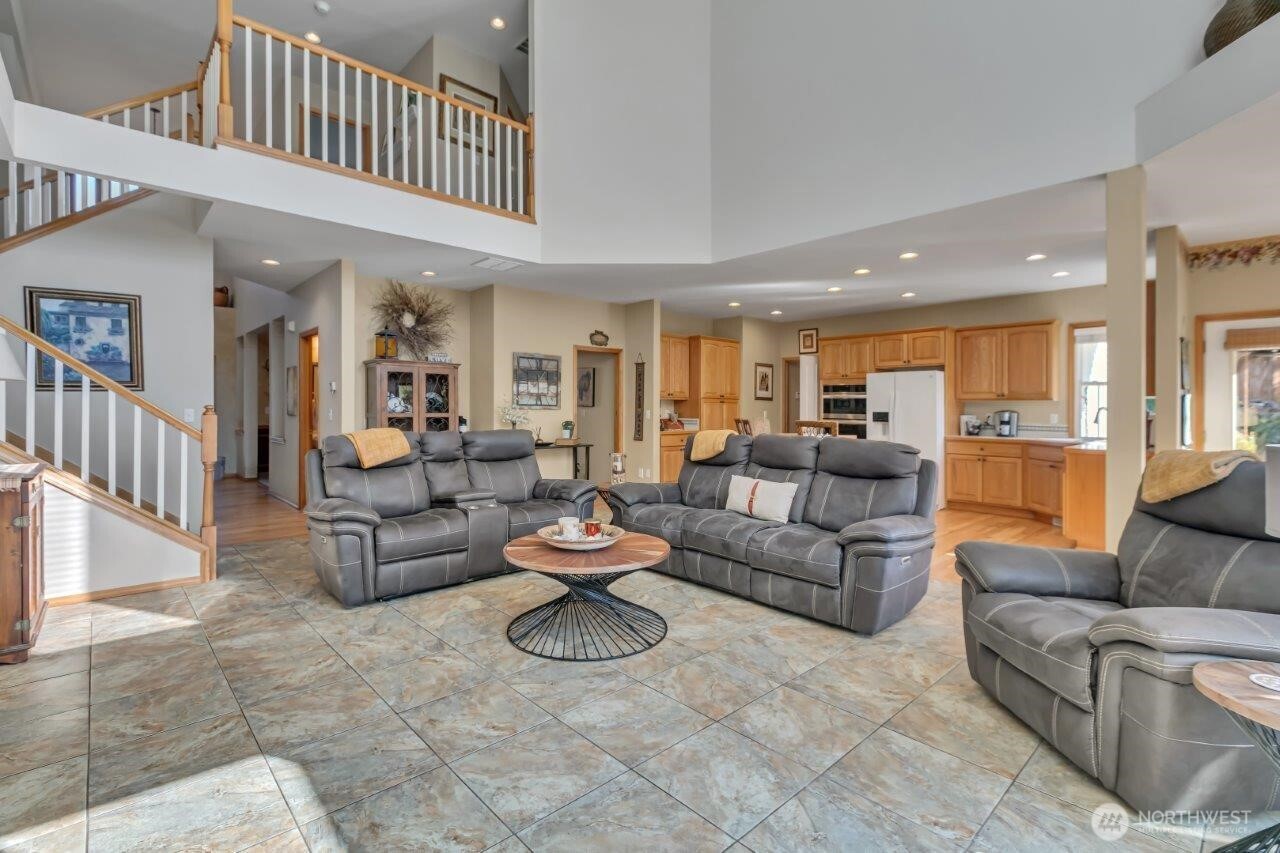 2517 173rd Avenue Ct E, Lake Tapps, WA 98391