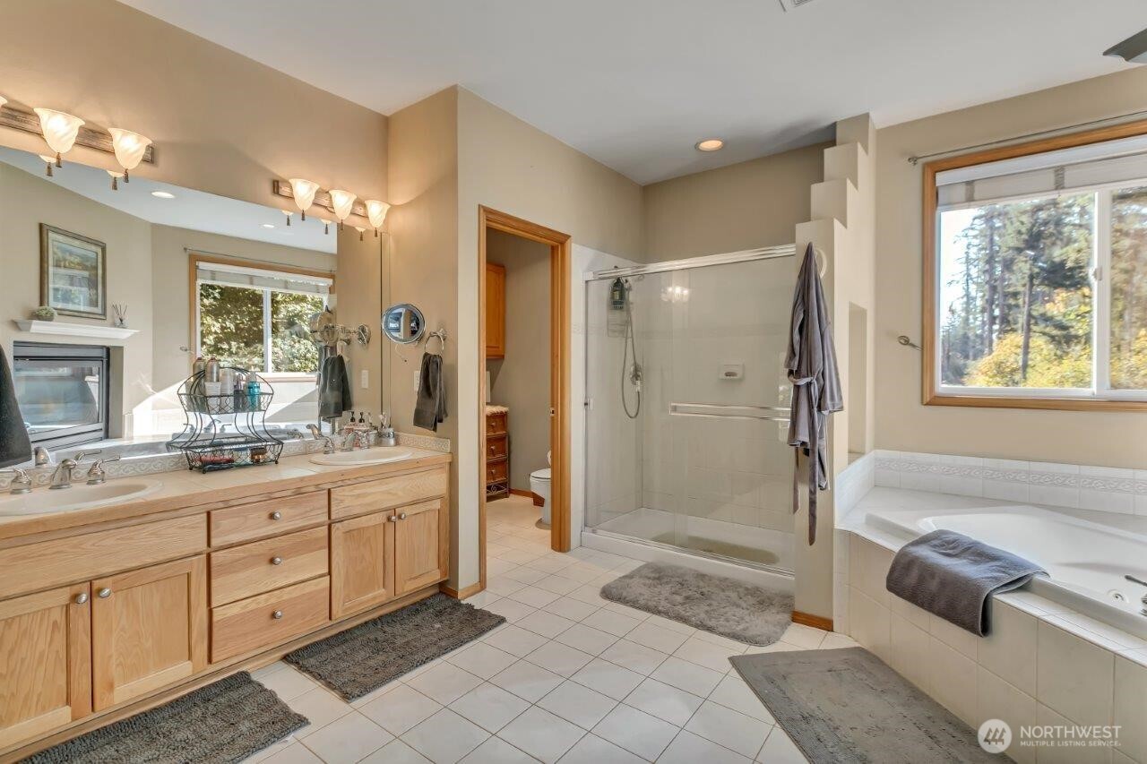 2517 173rd Avenue Ct E, Lake Tapps, WA 98391