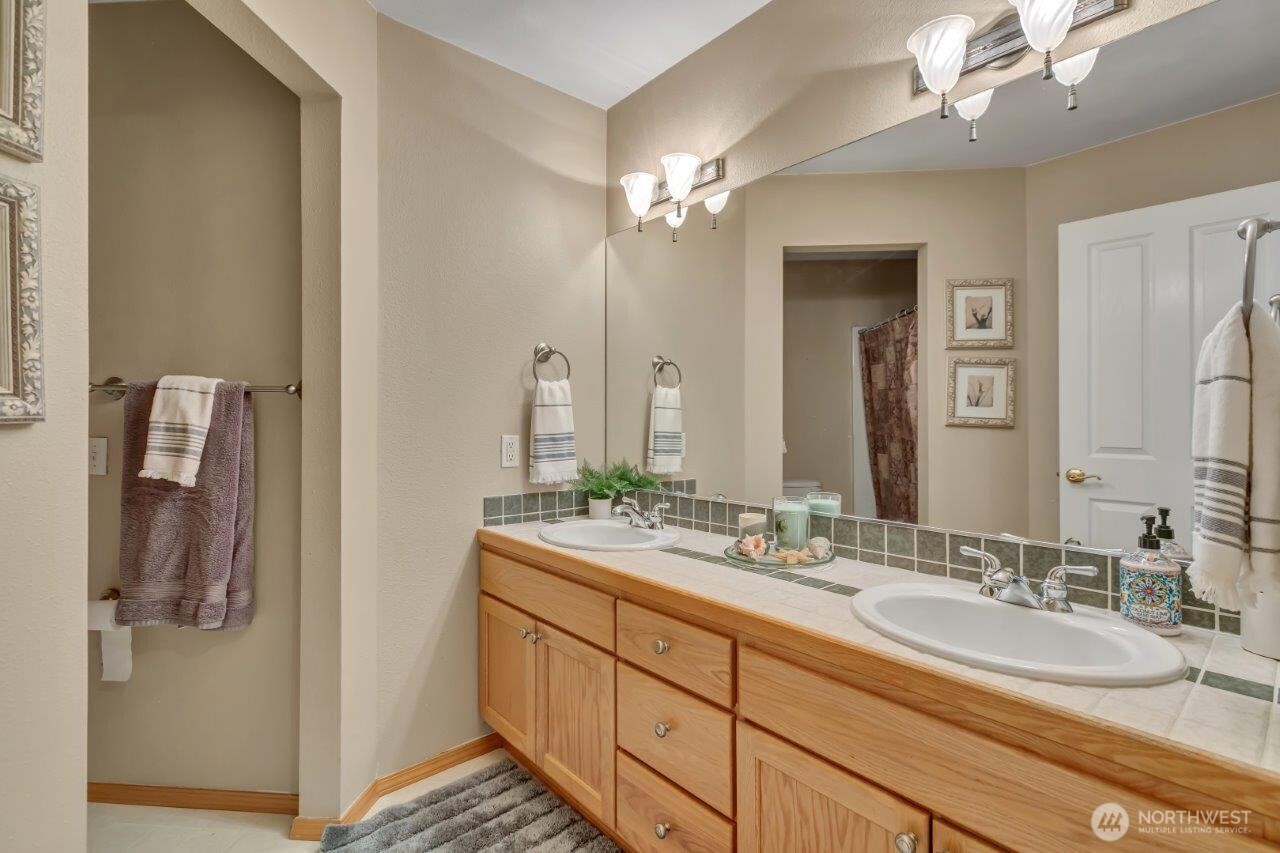 2517 173rd Avenue Ct E, Lake Tapps, WA 98391