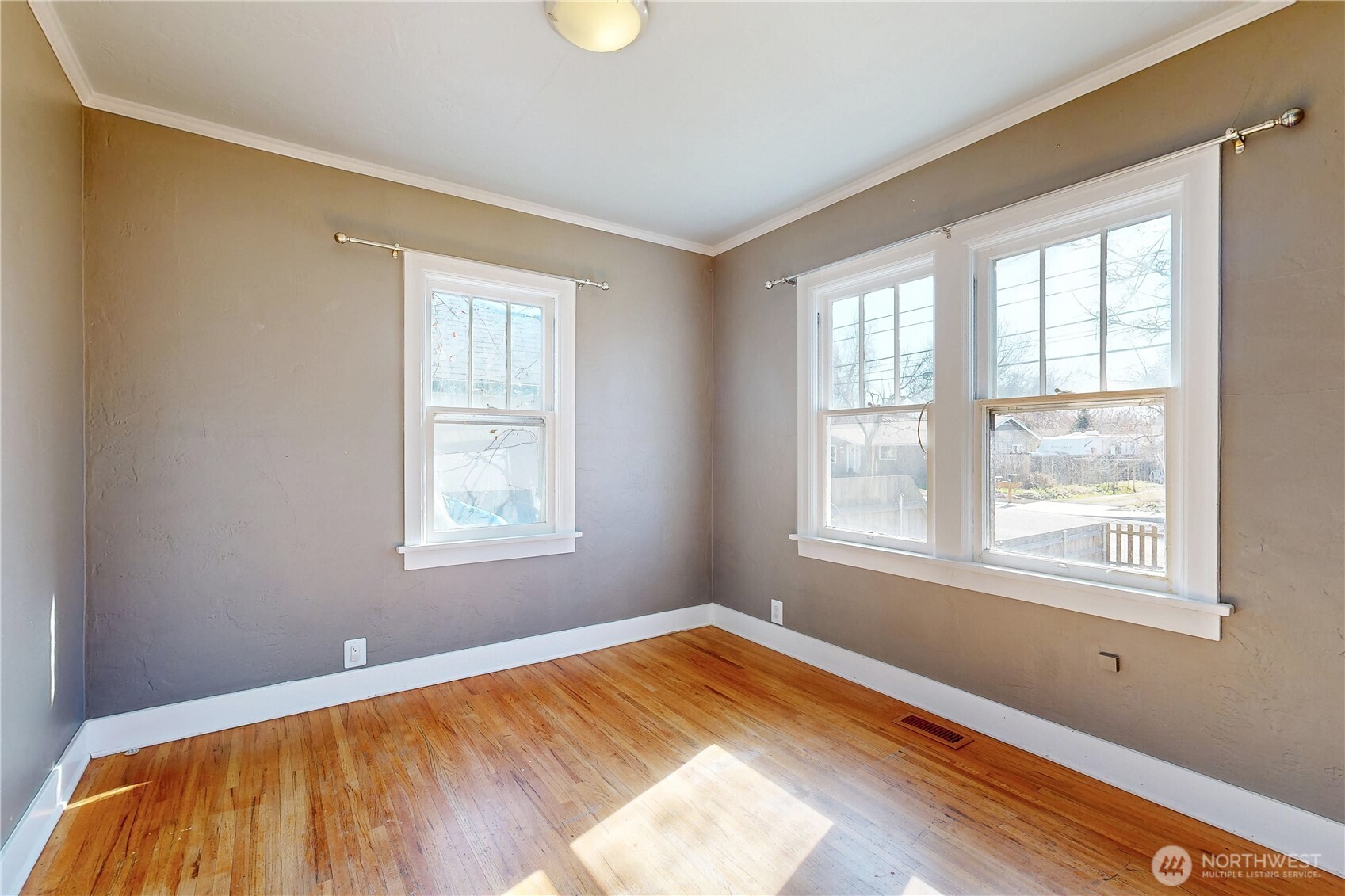 405 SE 8th Street , College Place, WA 99324