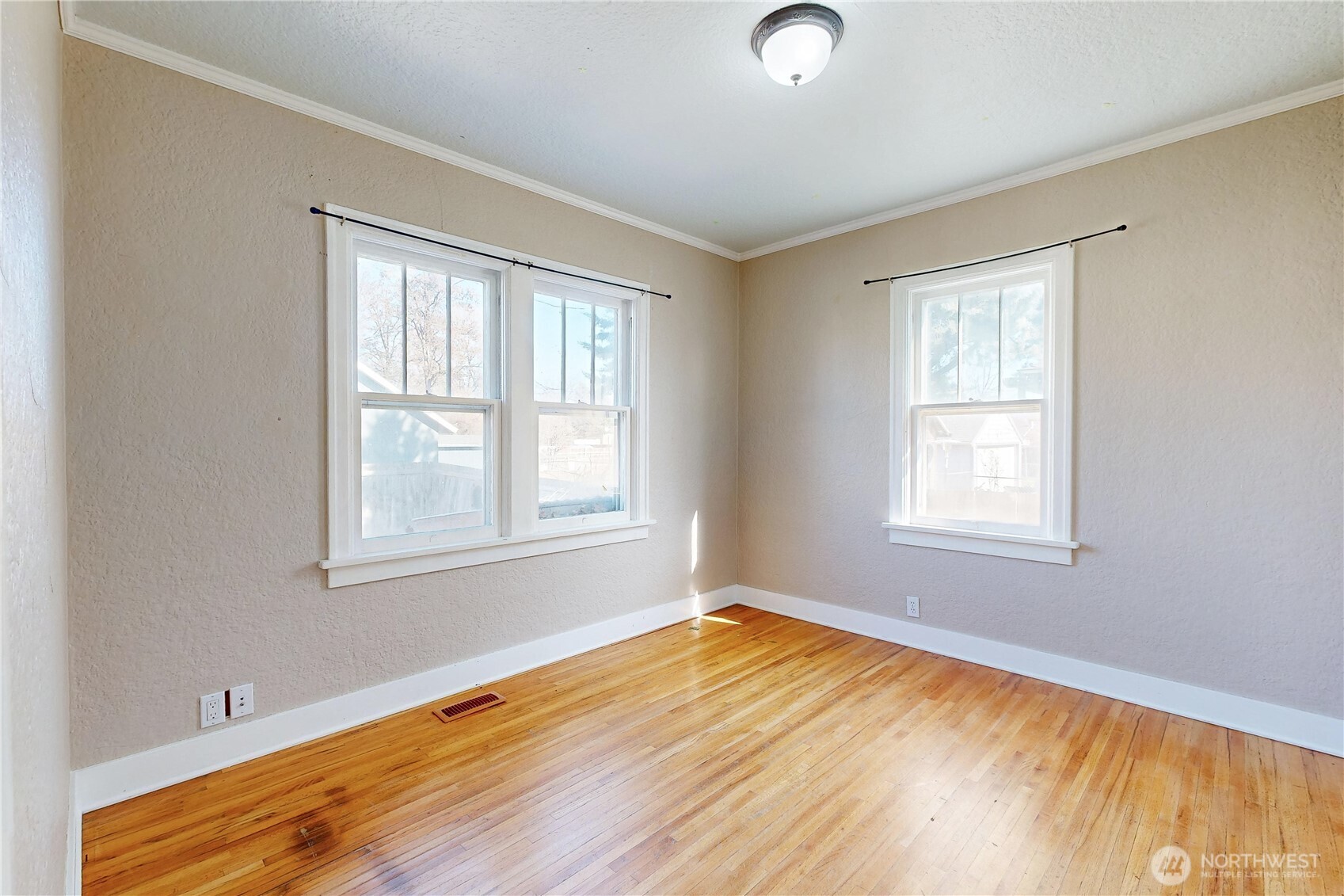 405 SE 8th Street , College Place, WA 99324