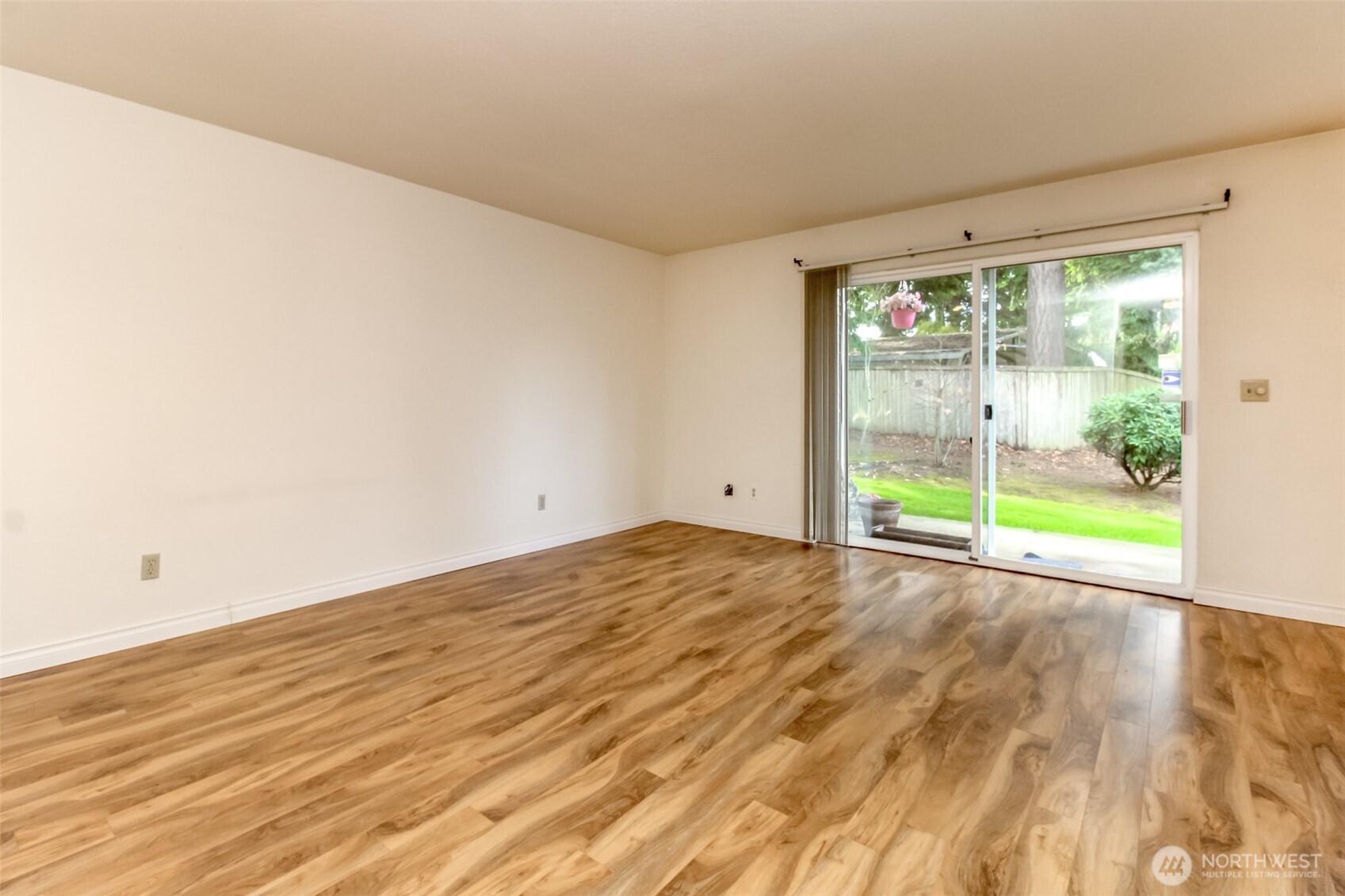 1830 S 336th Street #C102, Federal Way, WA 98003