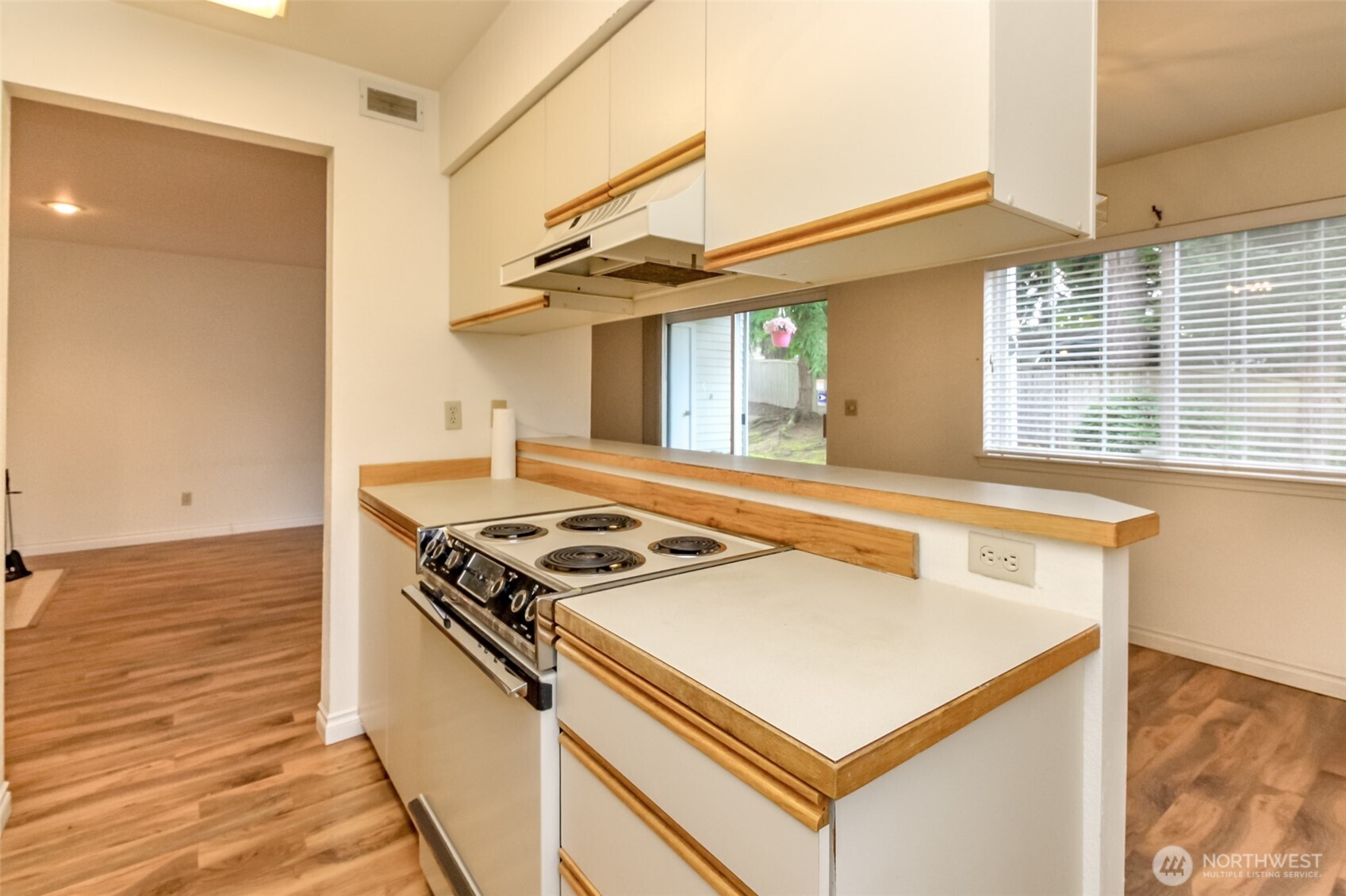 1830 S 336th Street #C102, Federal Way, WA 98003