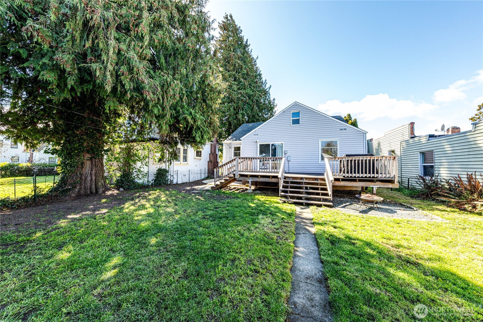 231 W Fourth Street , Port Angeles, WA 98362