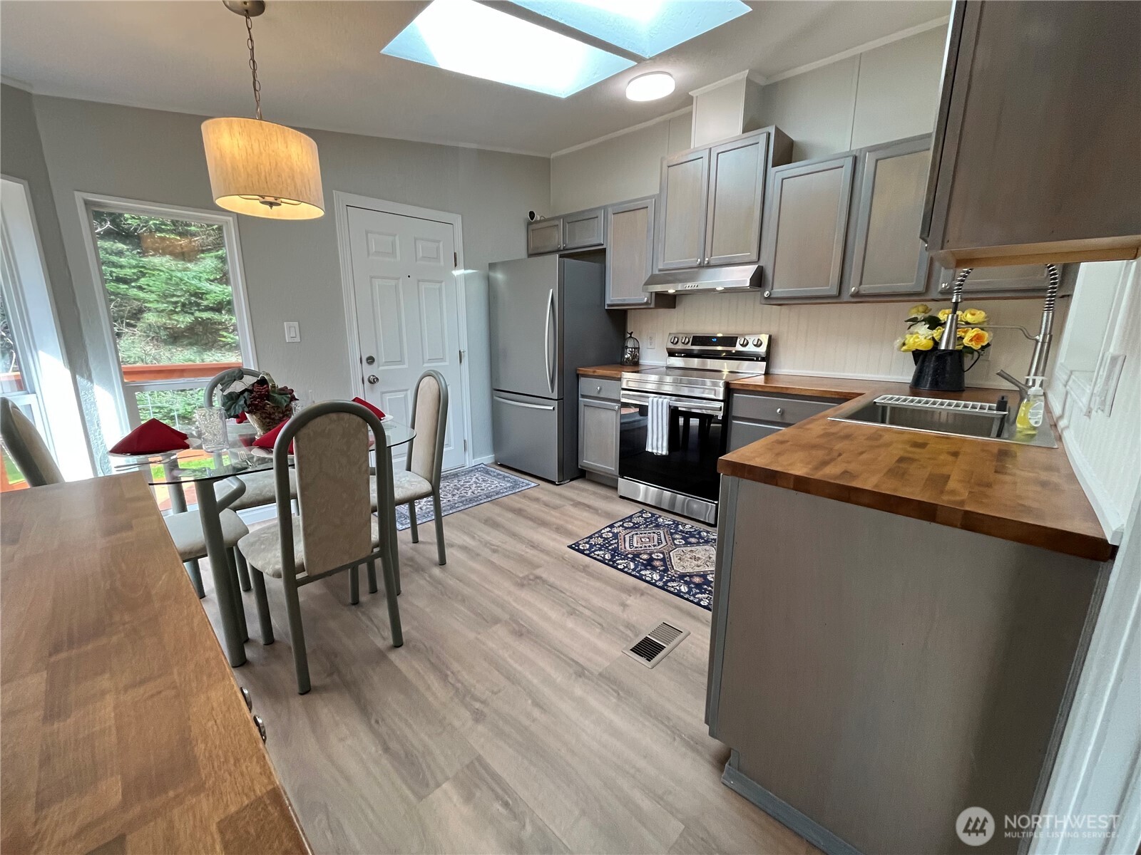 24022 Vinland Terrace NW, Poulsbo, WA 98370