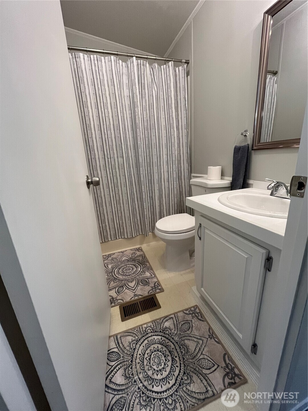 24022 Vinland Terrace NW, Poulsbo, WA 98370