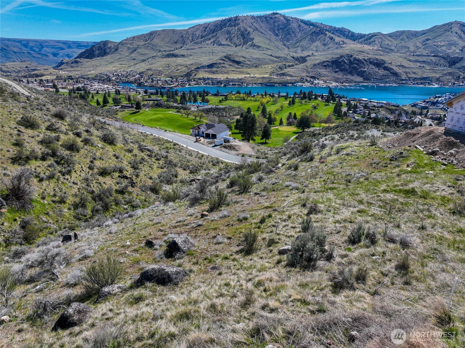 905 & 909 Long Drive , Chelan, WA 98816