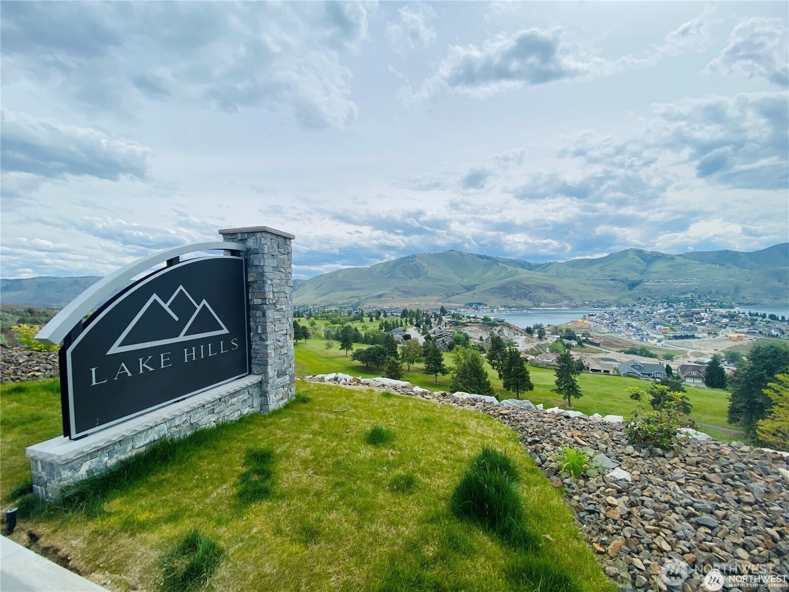 905 & 909 Long Drive , Chelan, WA 98816