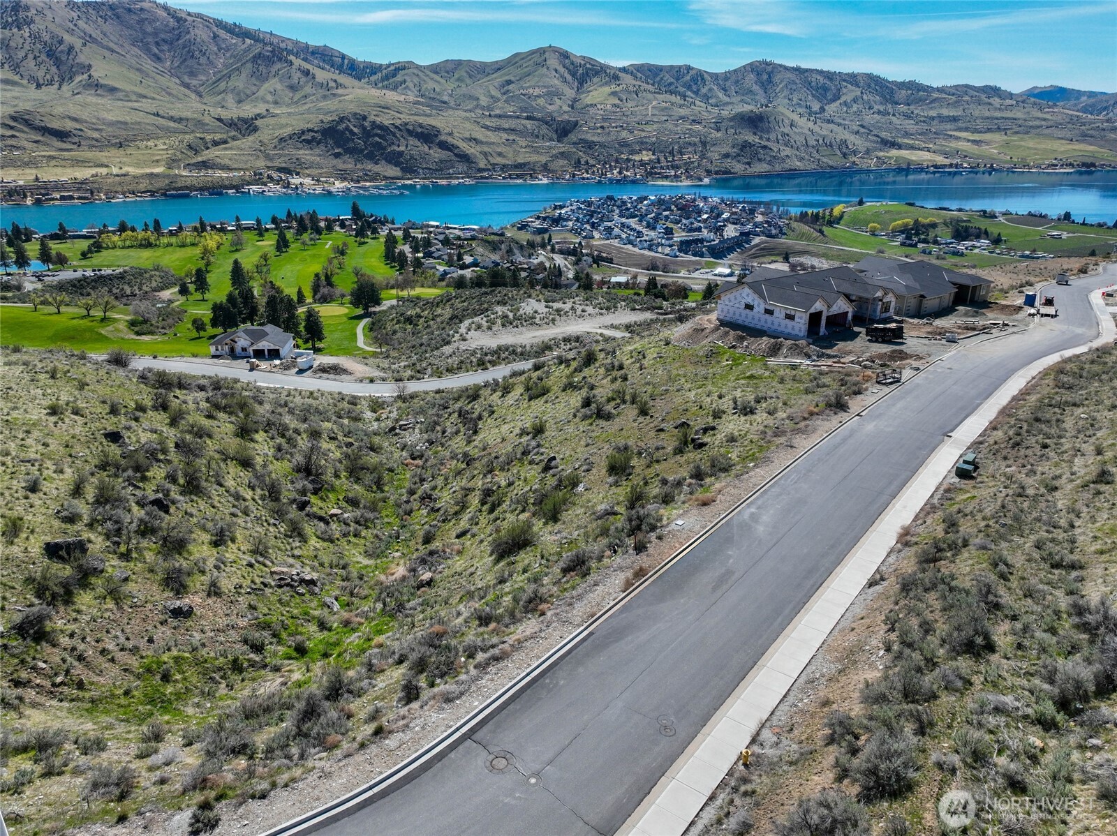 905 & 909 Long Drive , Chelan, WA 98816