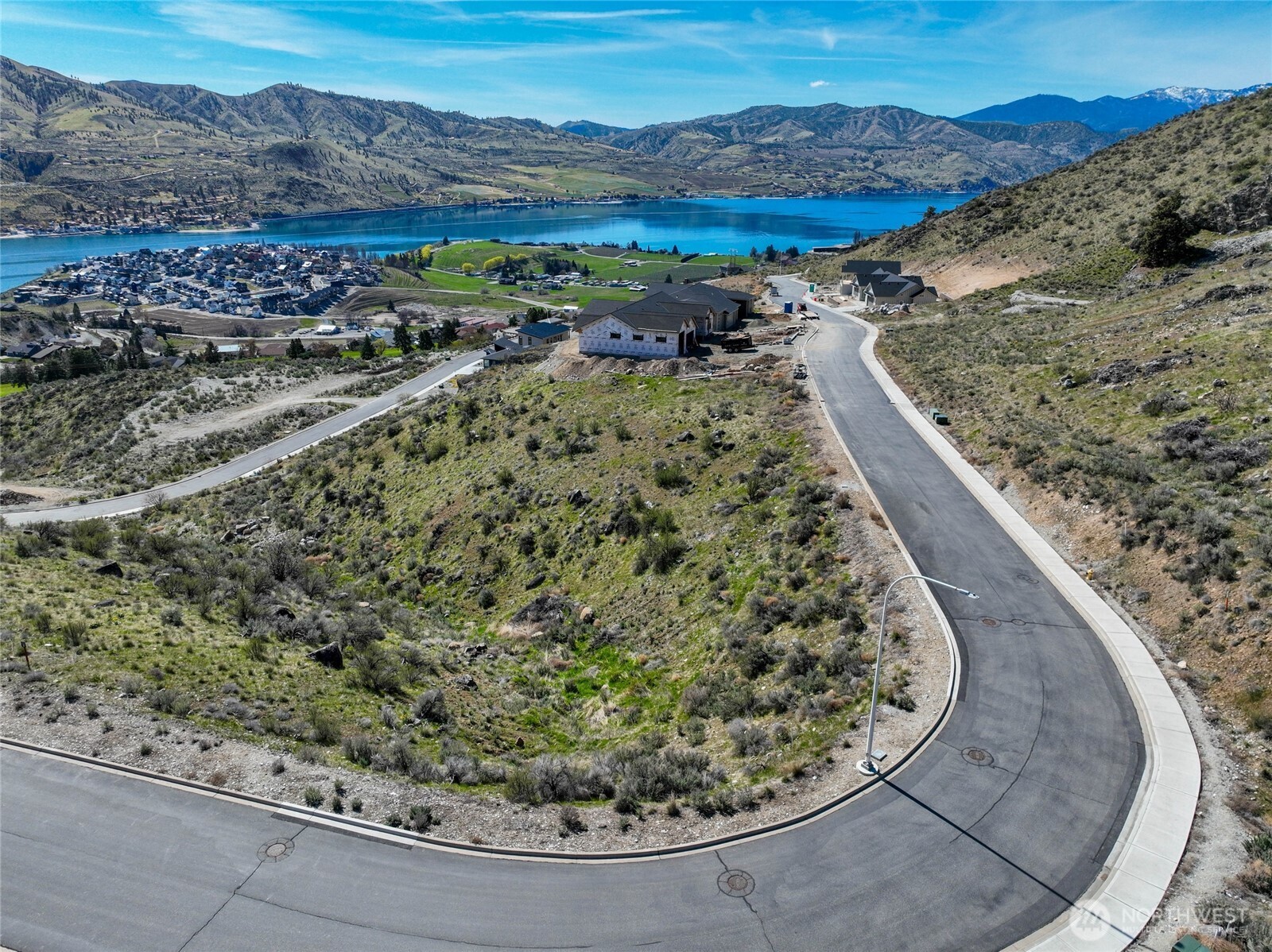 905 & 909 Long Drive , Chelan, WA 98816