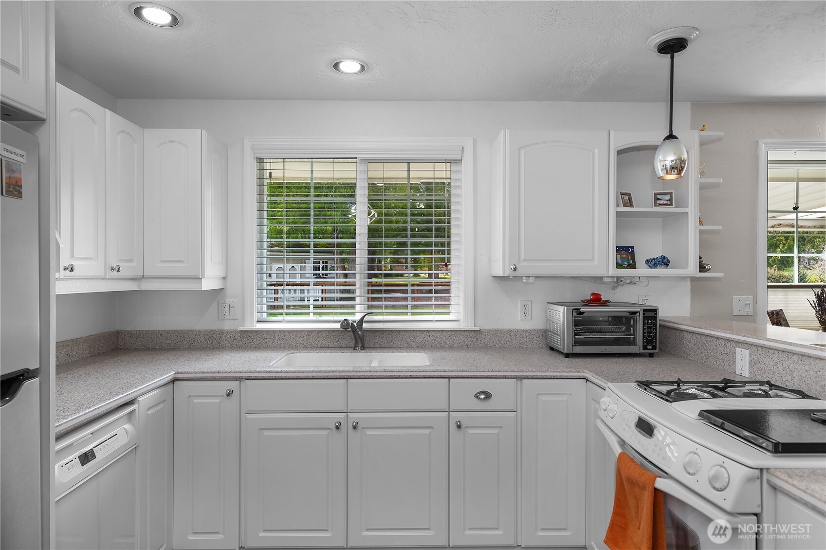 831 E Saint Andrews Drive , Shelton, WA 98584