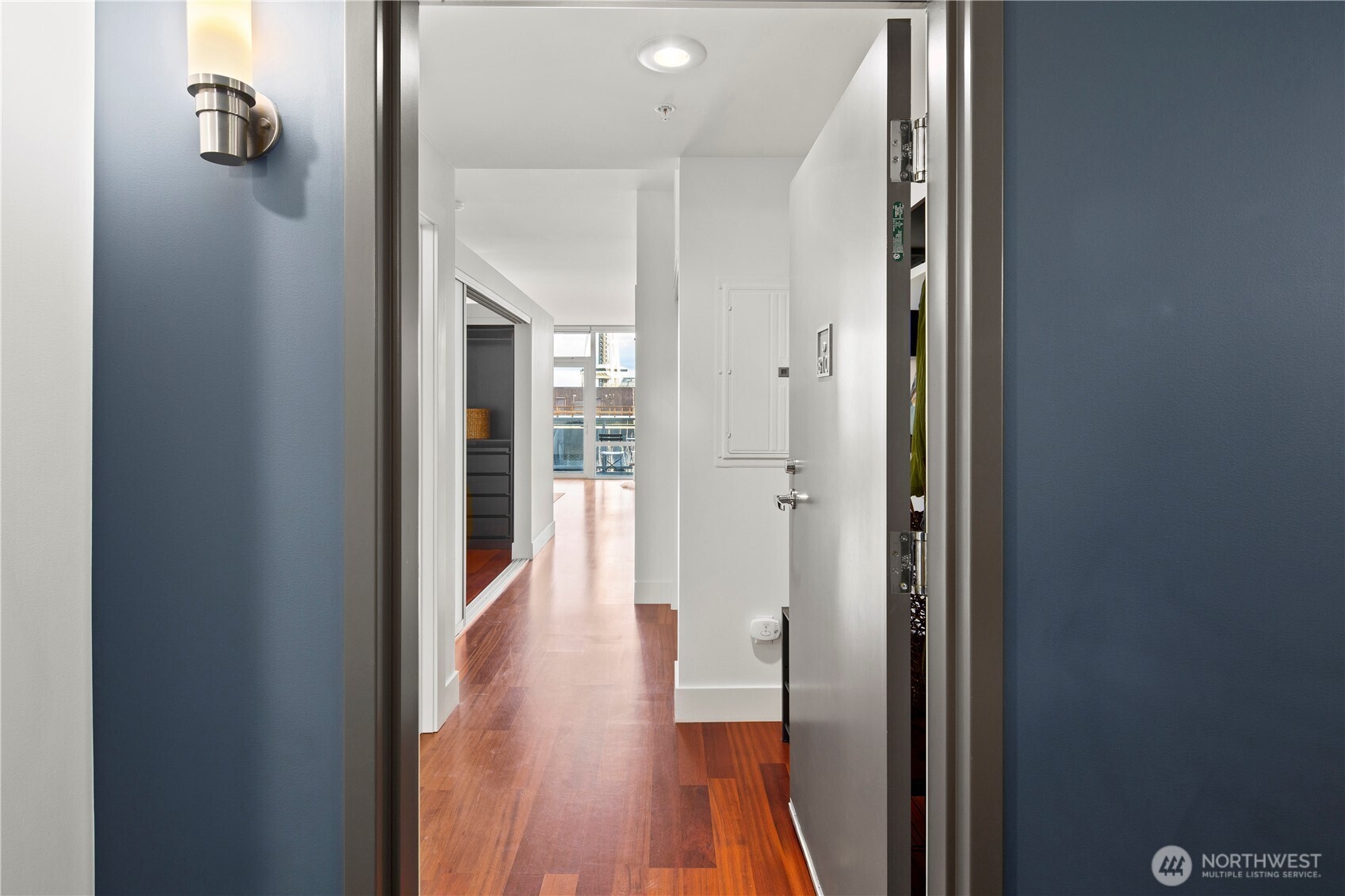 2911 2nd Avenue #810, Seattle, WA 98121