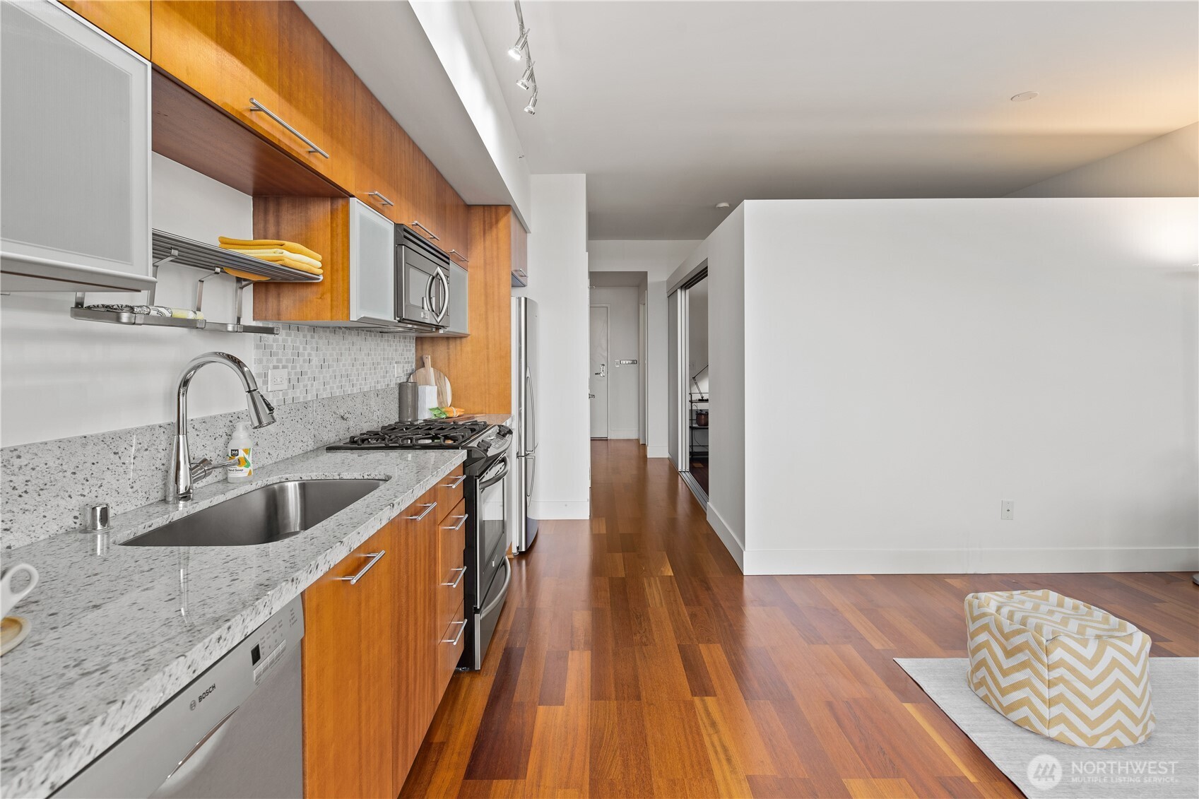 2911 2nd Avenue #810, Seattle, WA 98121