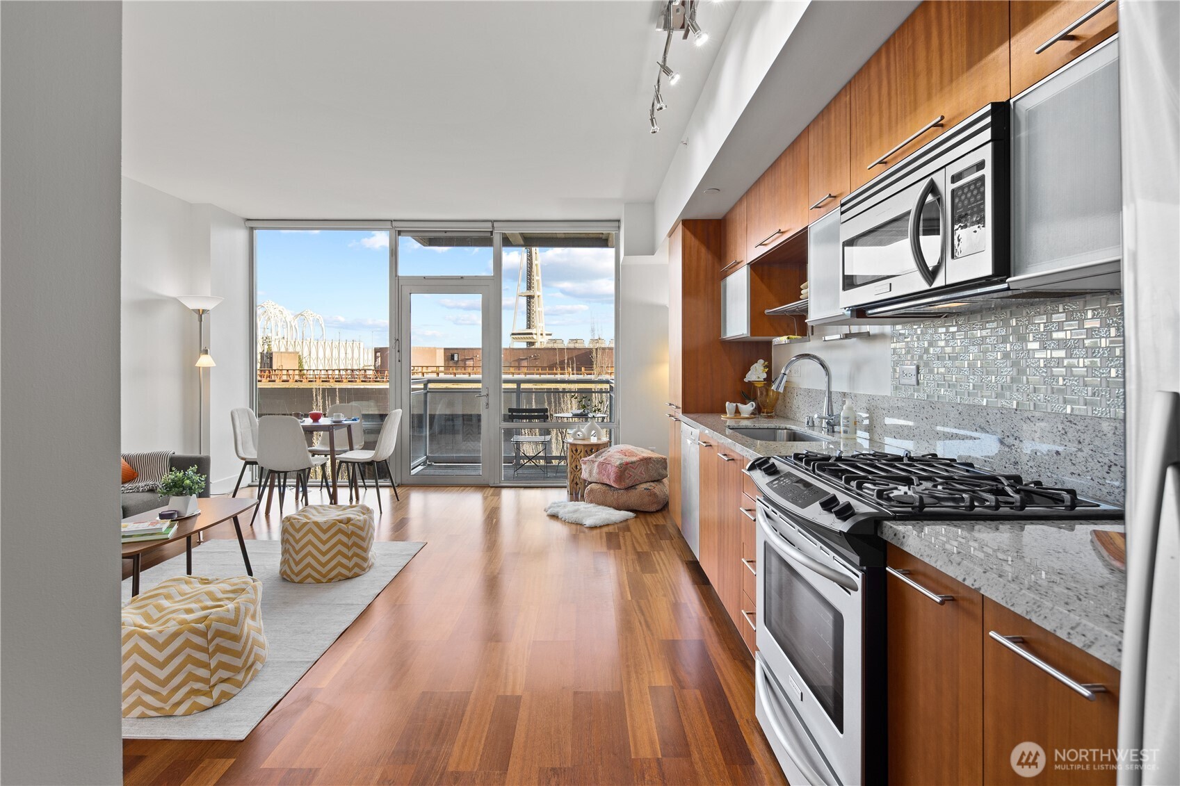 2911 2nd Avenue #810, Seattle, WA 98121