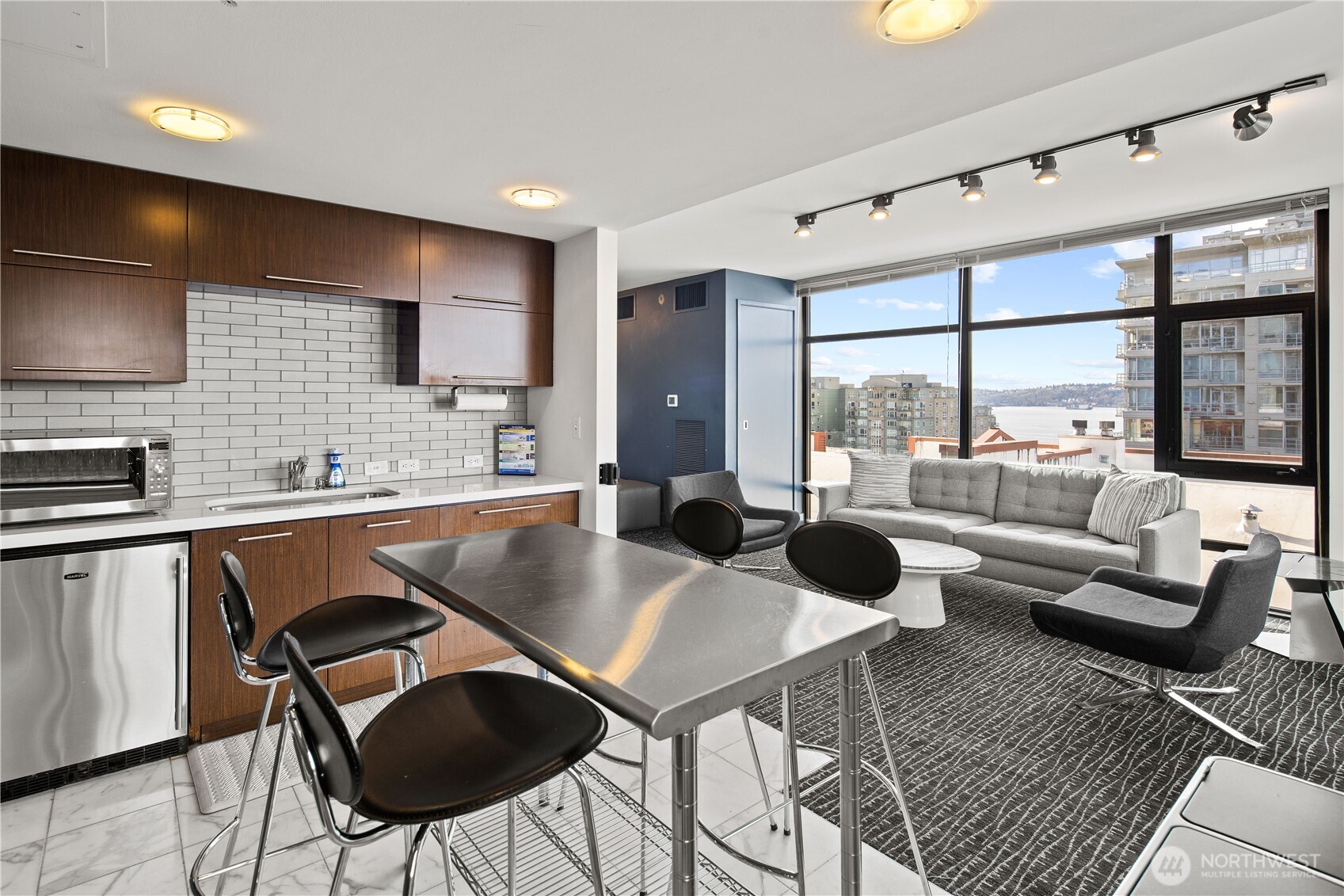 2911 2nd Avenue #810, Seattle, WA 98121