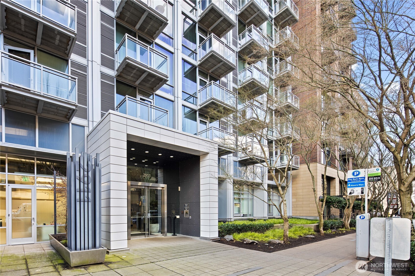 2911 2nd Avenue #810, Seattle, WA 98121