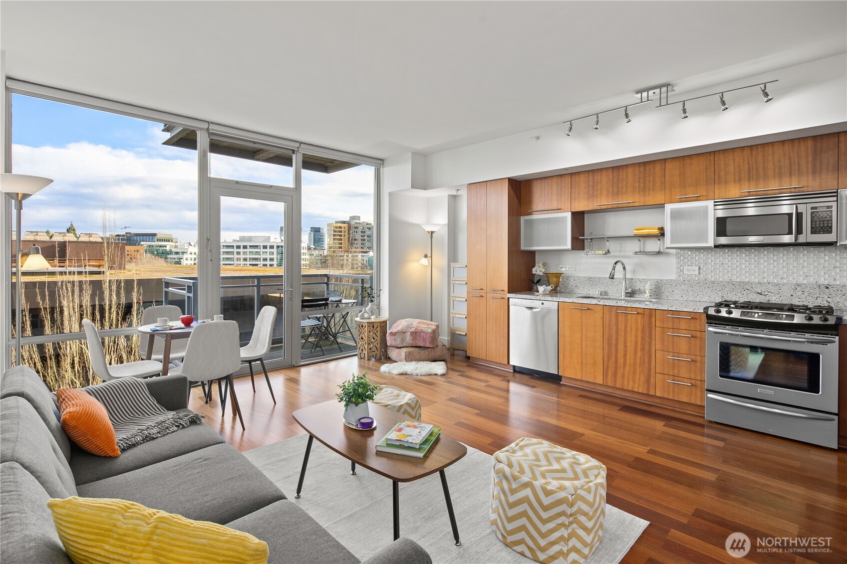 2911 2nd Avenue #810, Seattle, WA 98121