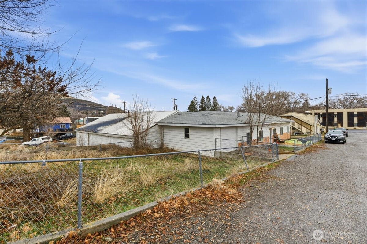 310 Center Street , Grand Coulee, WA 99133