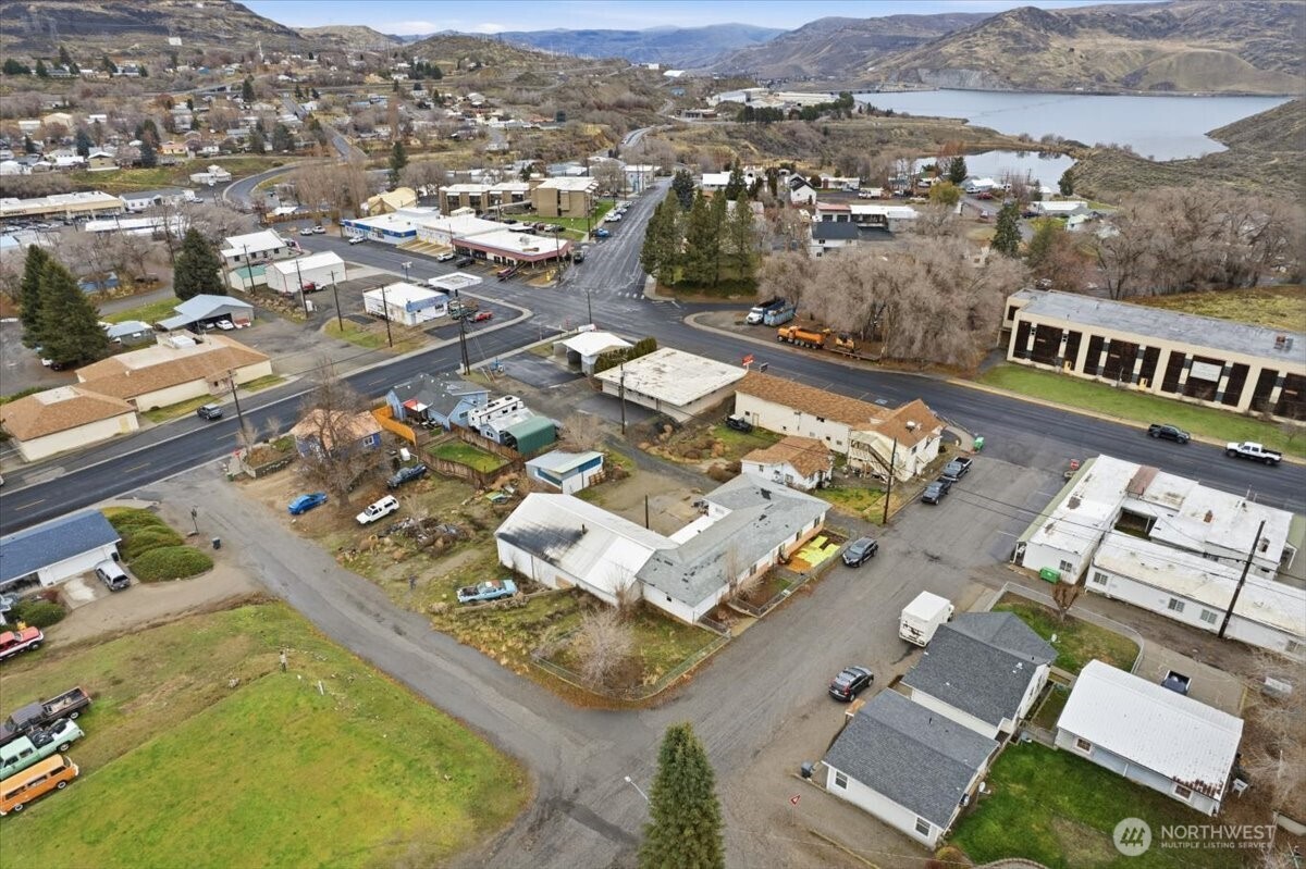310 Center Street , Grand Coulee, WA 99133