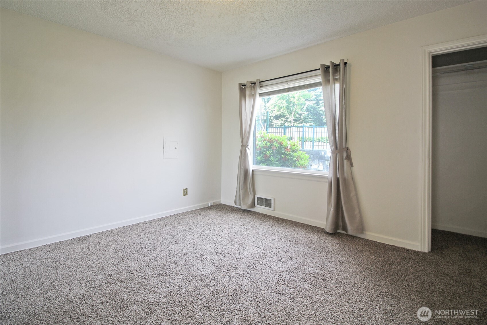 3119 Bridgeport Way W, University Place, WA 98466