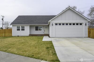 1038 W Lakeside Drive , Moses Lake, WA 98837