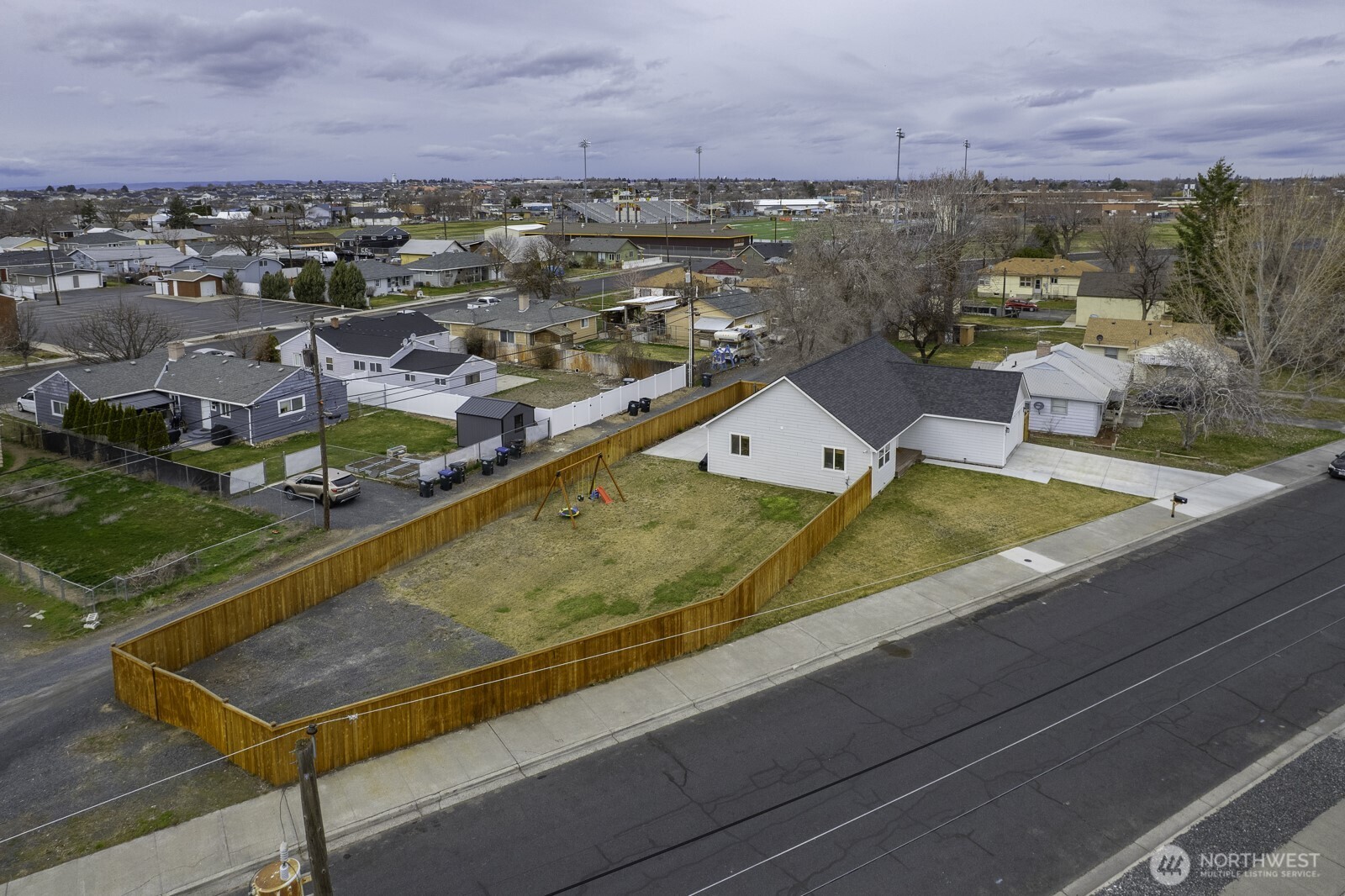 1038 W Lakeside Drive , Moses Lake, WA 98837