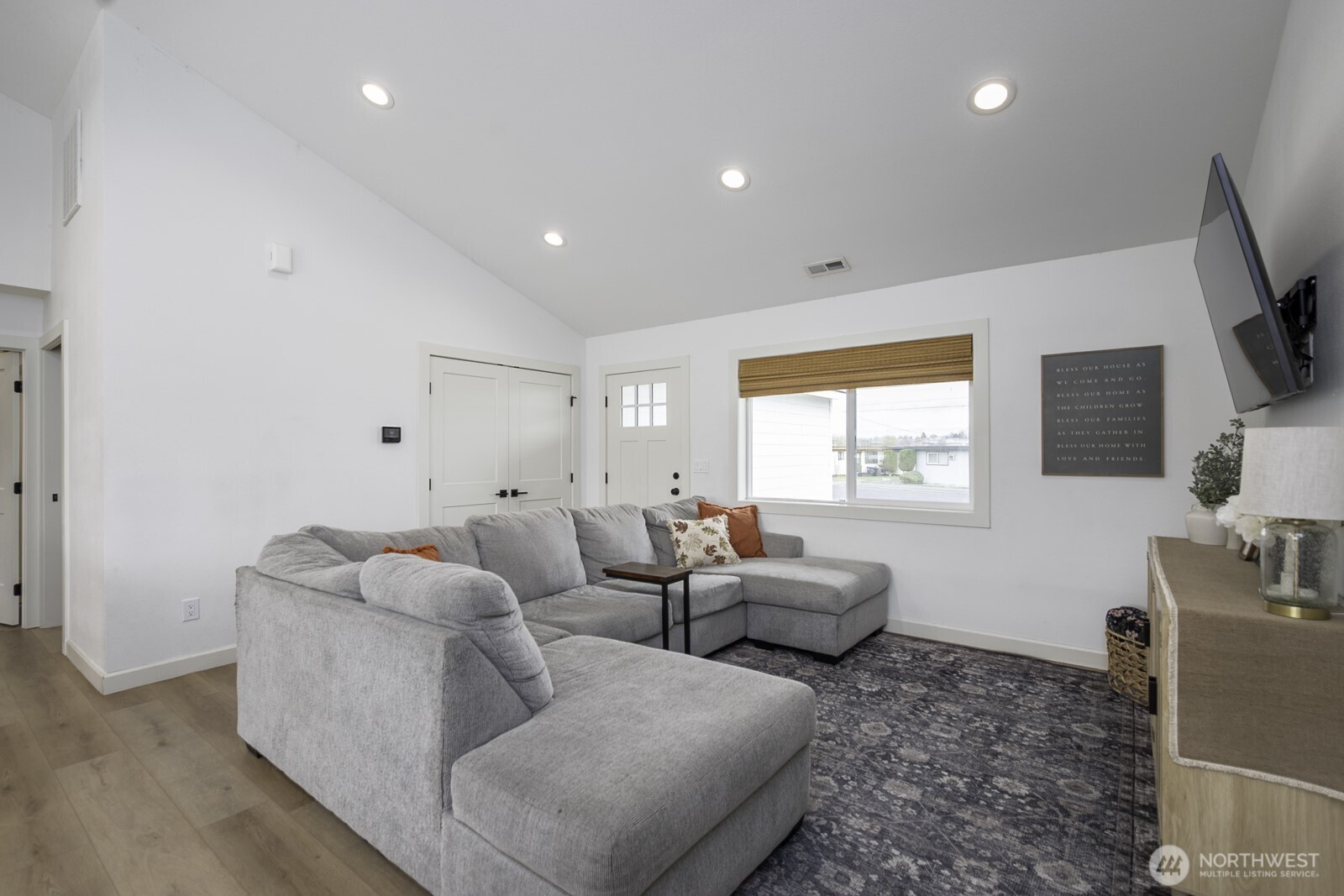 1038 W Lakeside Drive , Moses Lake, WA 98837