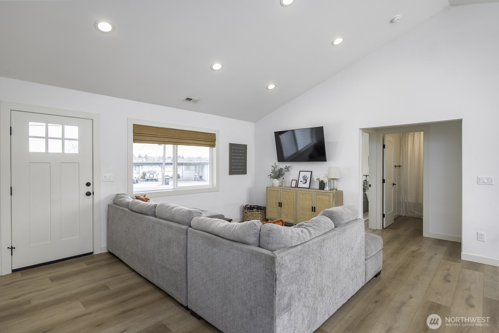 1038 W Lakeside Drive , Moses Lake, WA 98837